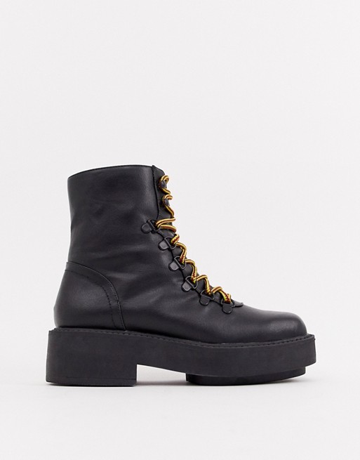 Hiking Boots Pairs Of Hiking Boots That Are High Fashion