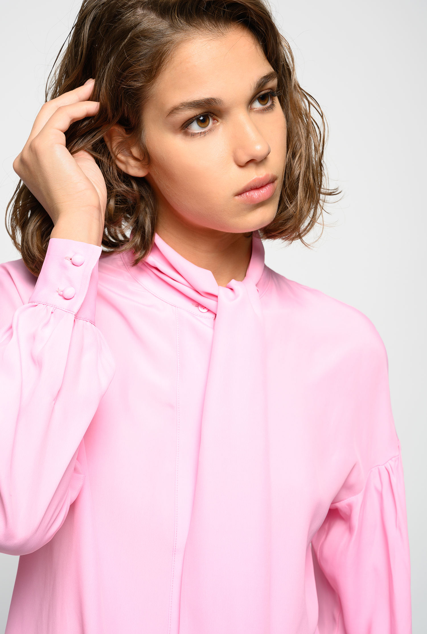 Top moda autunno 2019, la camicia con le maniche a sbuffo