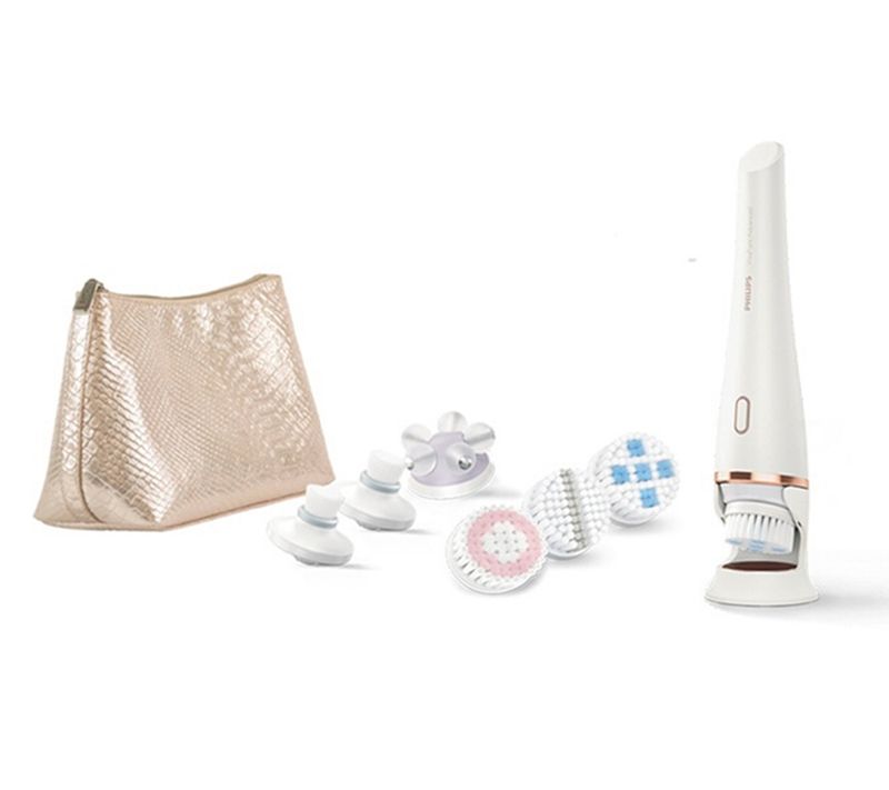 Halle Berry Uses The Philips VisaPure Facial Cleansing Brush