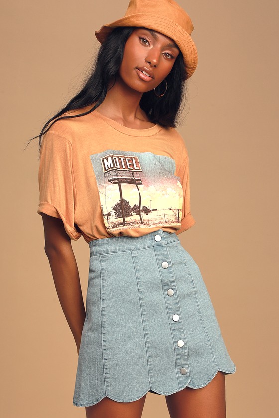 cute tops to wear with jean skirts