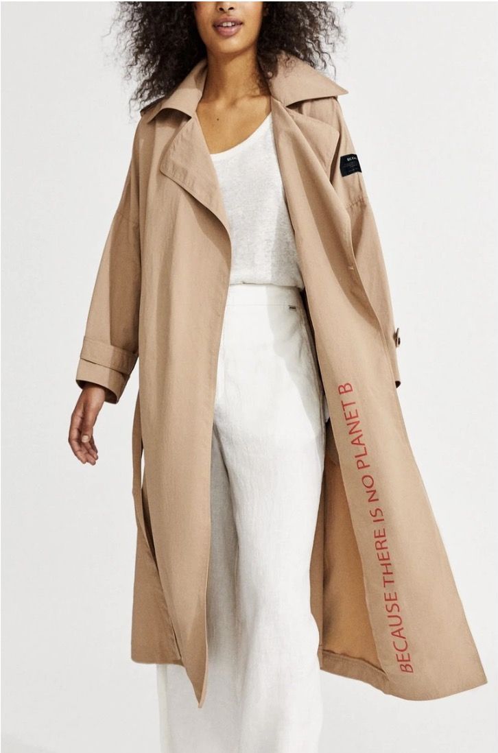 Blanca Miró confirma que la gabardina oversize es tendencia