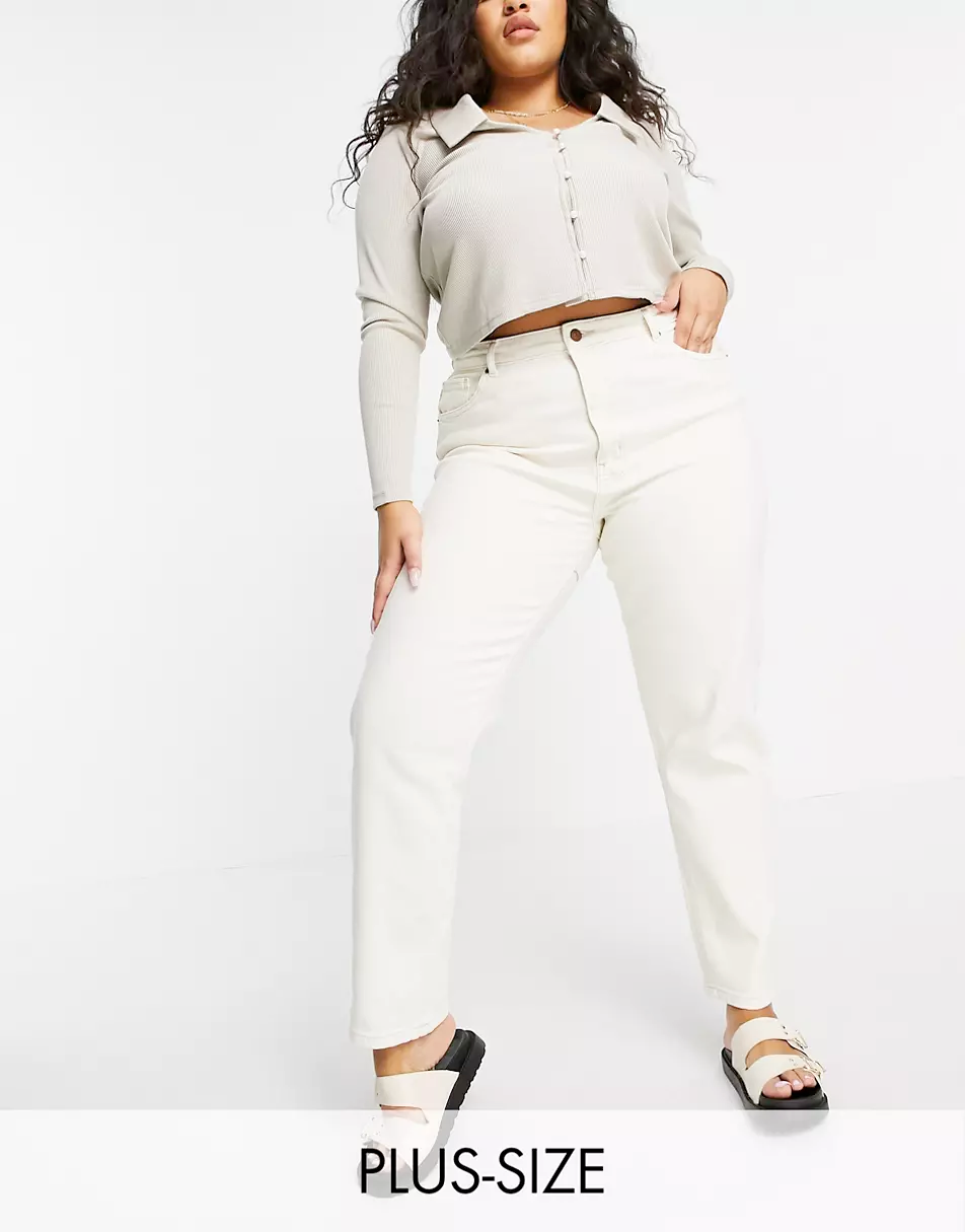 Ashley Graham's all-white outfit is perfect for summer - Main Image