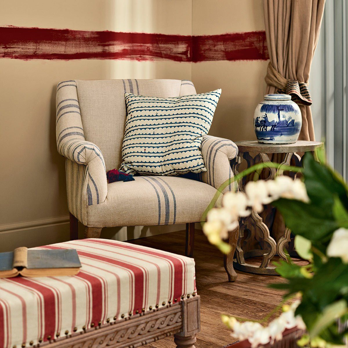 Red Bedroom Chair Red And Blue Room Design Ideas Red And Blue Decor