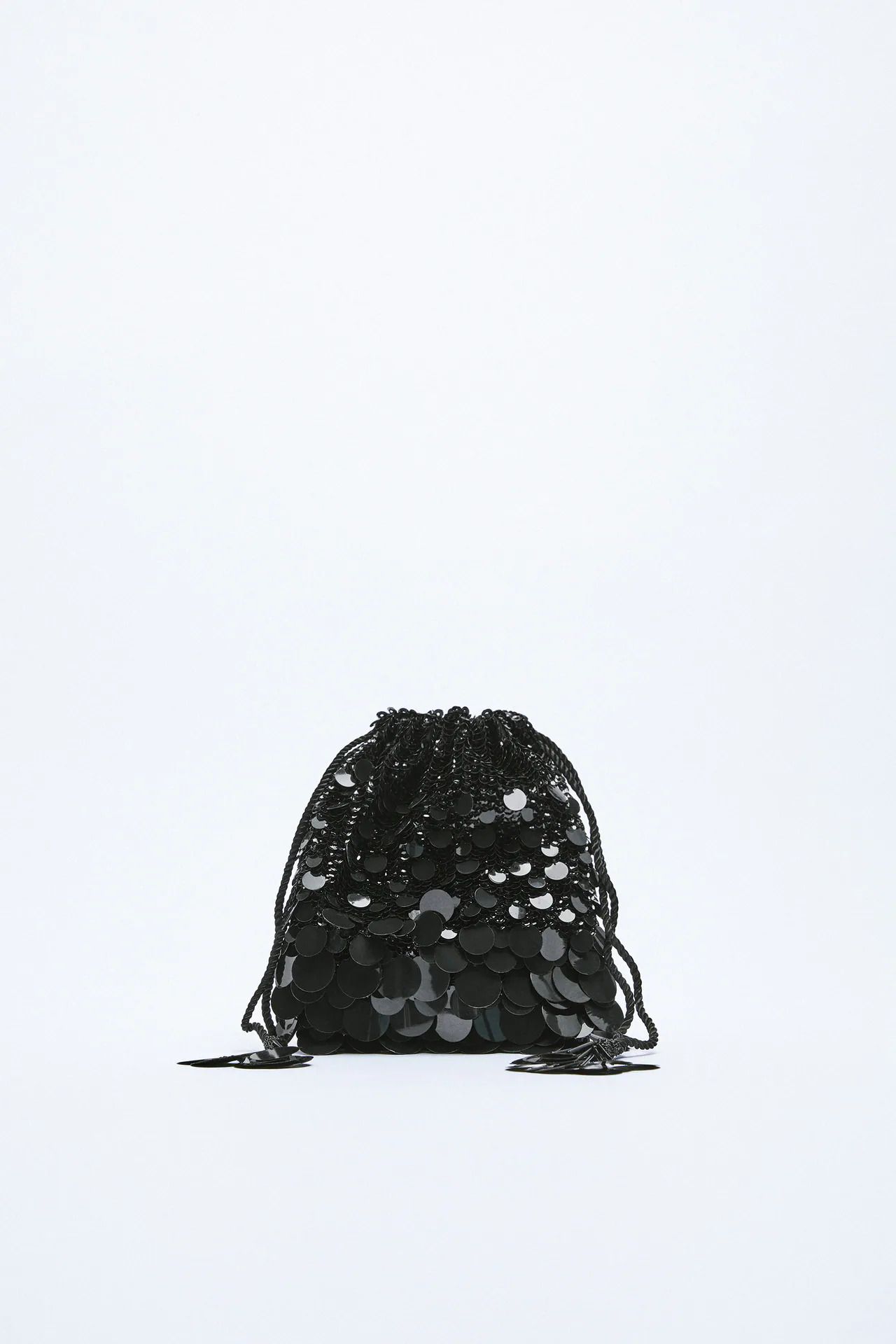 AMAs 2019 Lizzo Brings Tiny Valentino Bag To AMAs Red Carpet