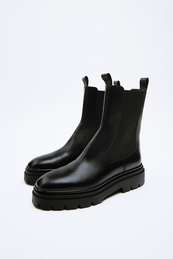 Paula Echevarría, look militar urbano con botines de Zara