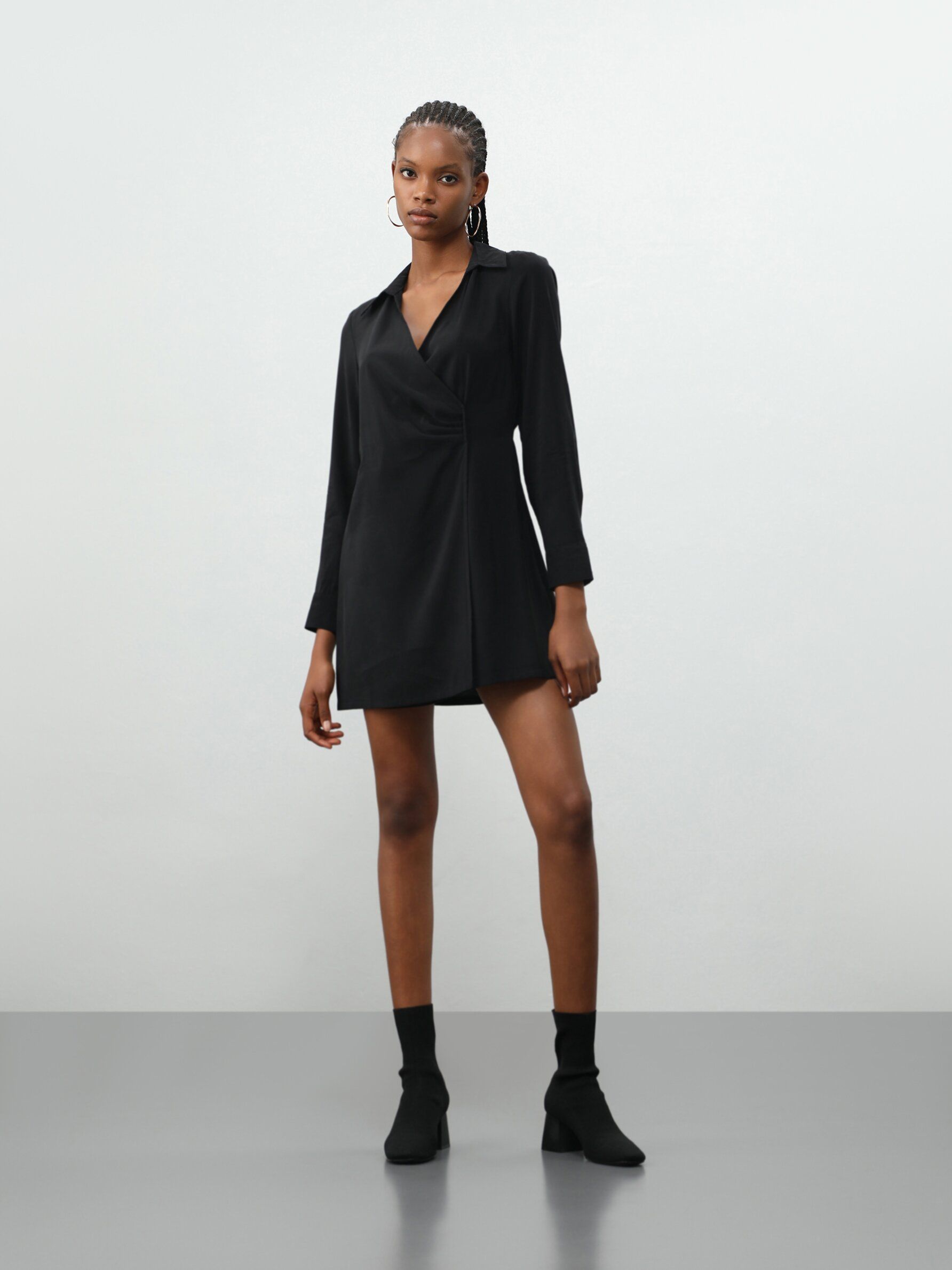 vestidos cortos negros para empezar el otoño con estilo