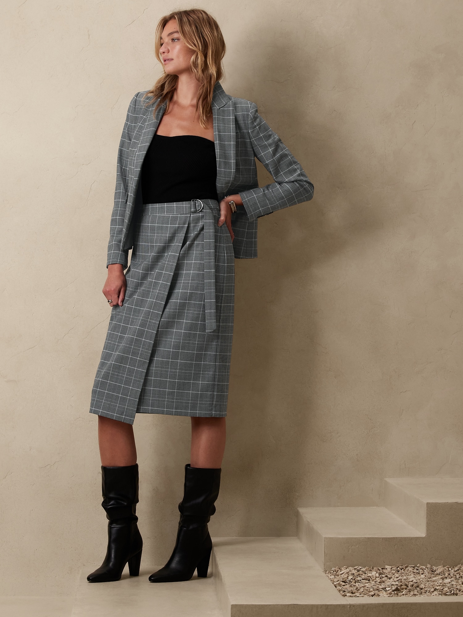 Hailey Bieber Wears a Plunging Plaid Corset to 