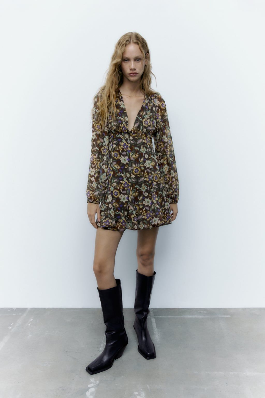 Botas Altas Vestido Floreado Corto Con Botas Zapato Botas Altas