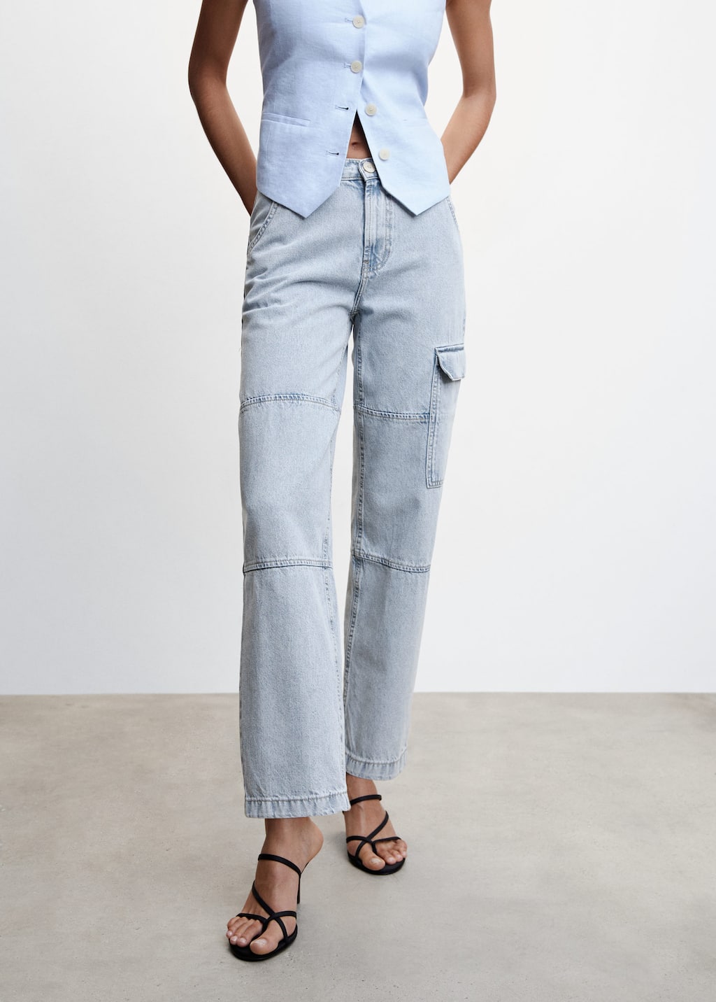 Estos vaqueros de Mango son virales en Instagram por lo bien que