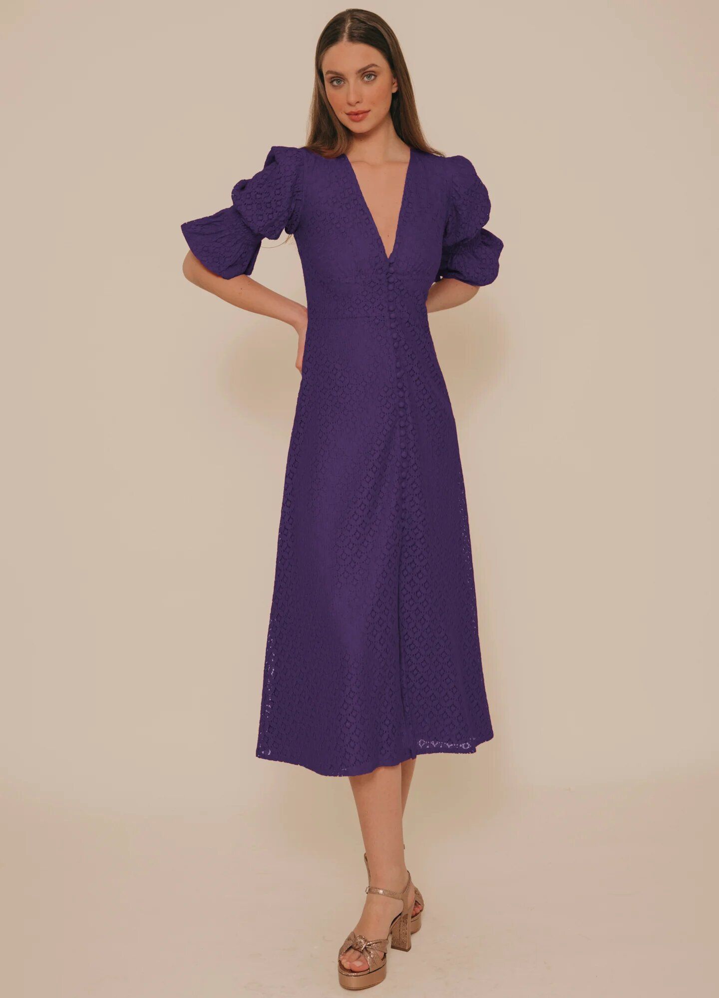 Gracias a Lourdes Montes hemos descubierto el vestido de invitada