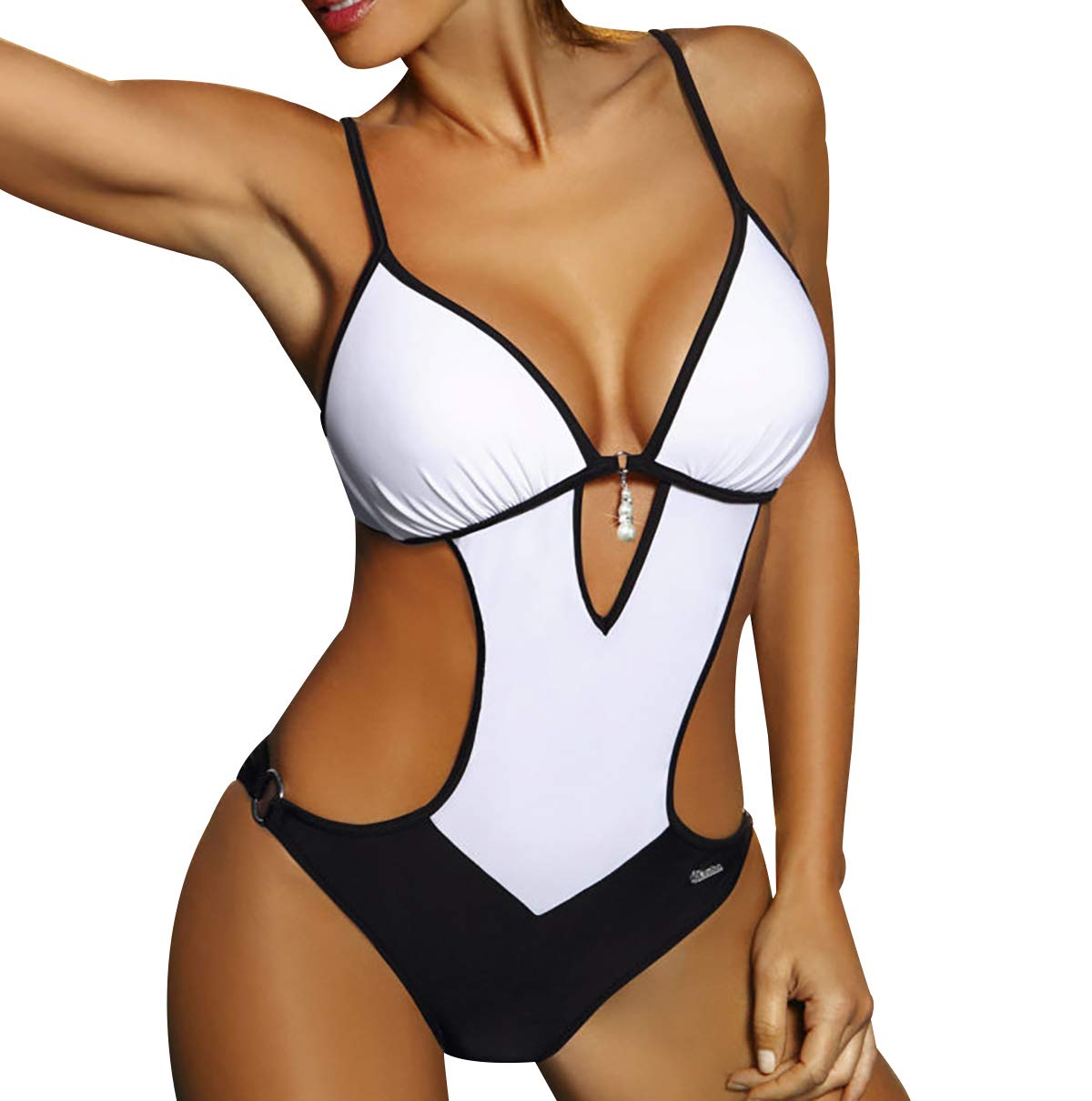 Emily Ratajkowski impacta con un bañador de punto que tiene un