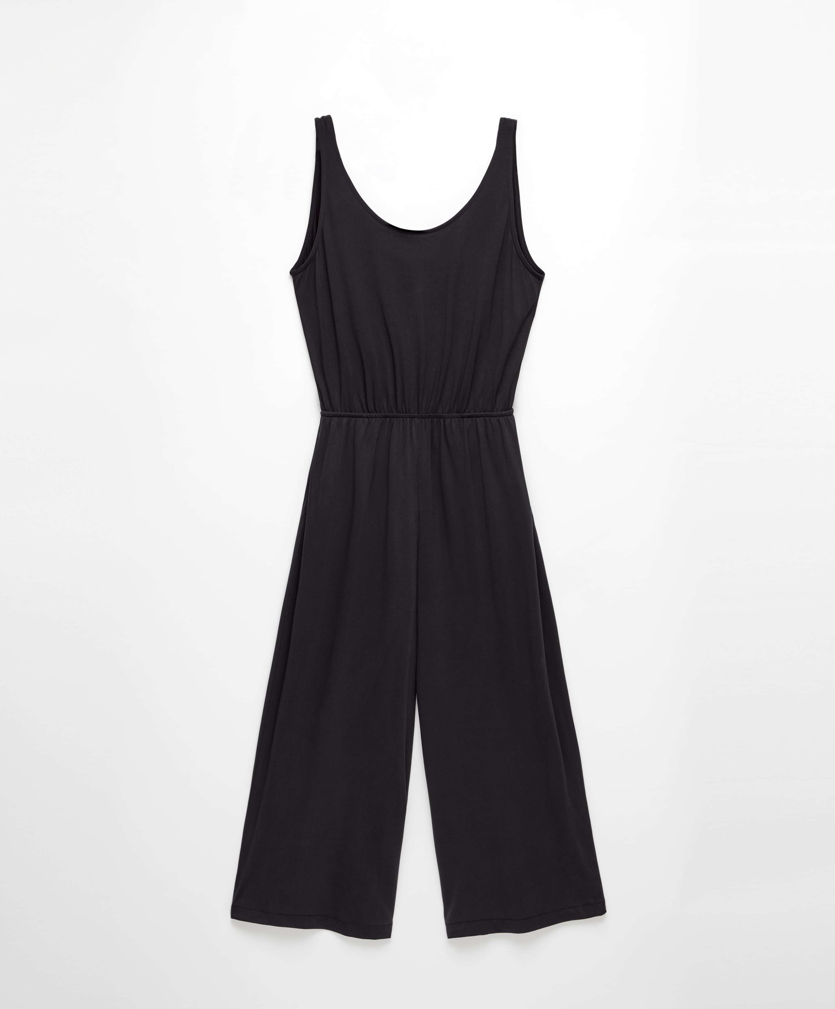 Oysho lanza su colección sostenible con vestidos y monos bohemios