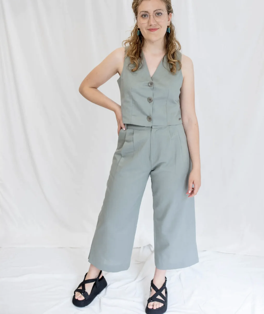 El traje de lino que ha enamorado a las prescriptoras de moda