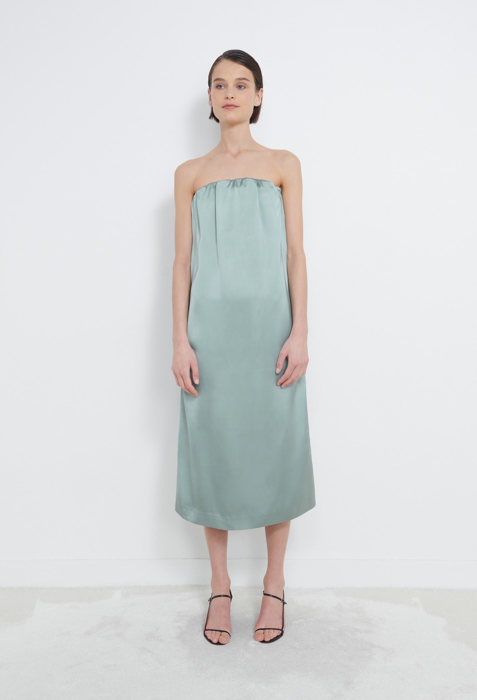 15 Best Minimalist Clothing Brands to Shop in 2024