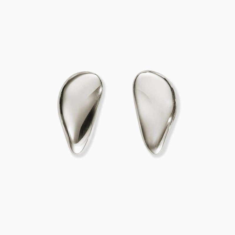 15 Best Minimalist Jewelry Brands to Wear in 2024