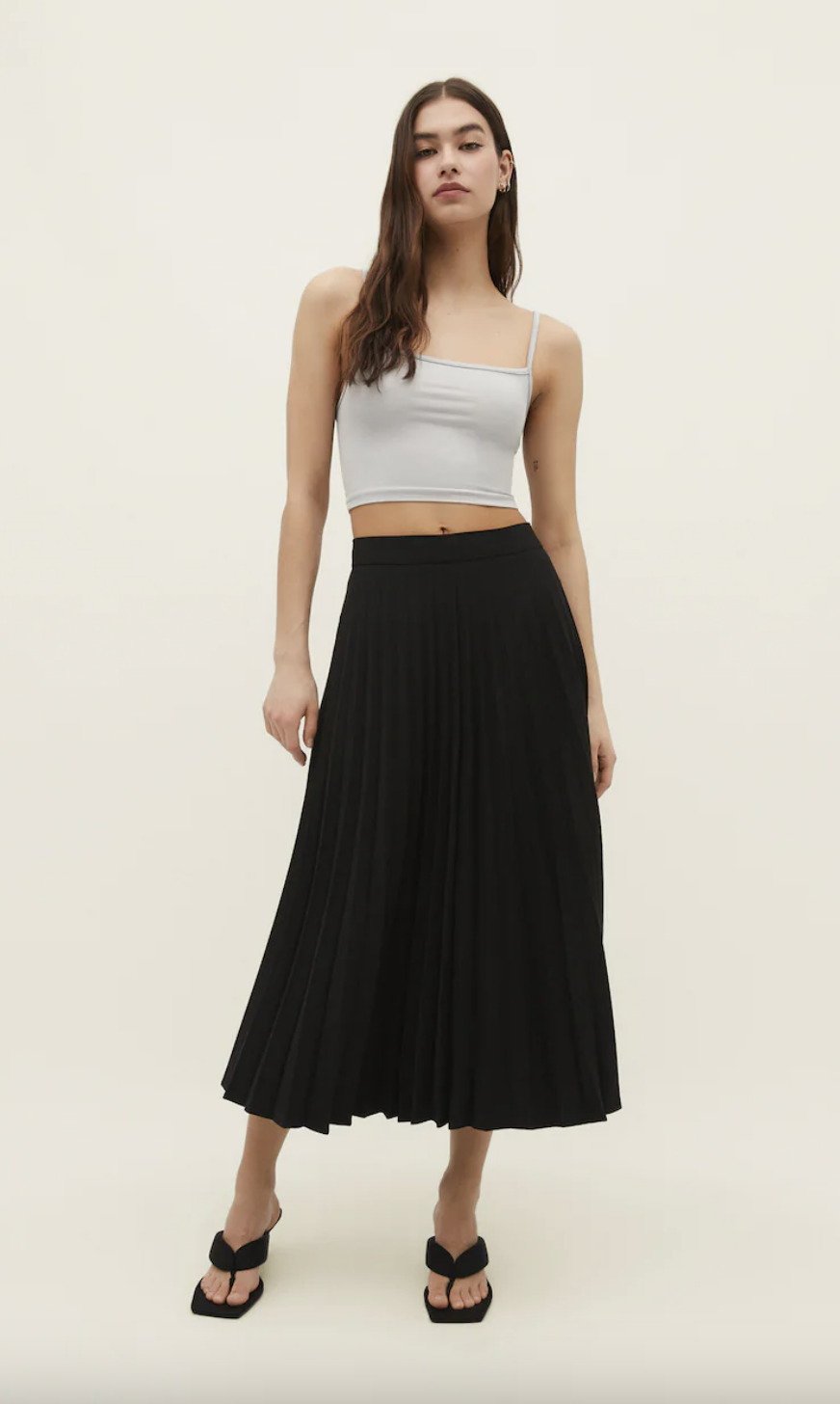 faldas largas plisadas de Zara, Stradivarius y Mango que quedan