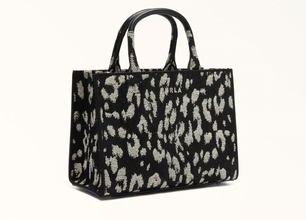 El bolso de 'print' de leopardo es el favorito de la española y la