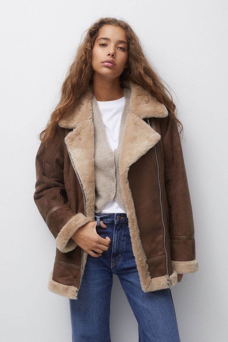 10 chaquetas de borreguito de Zara, Mango o Bershka para combinar
