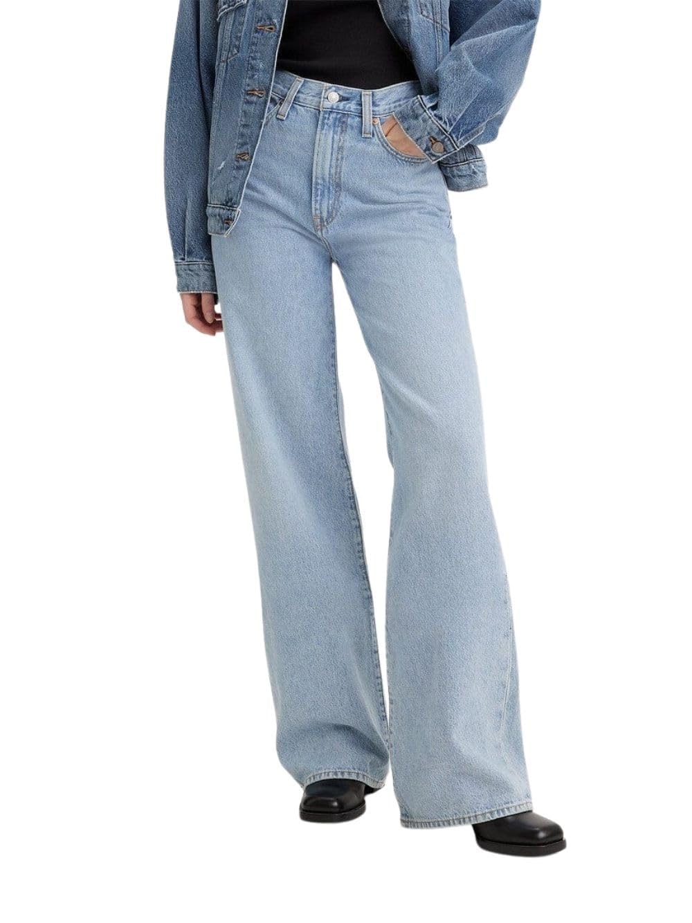 Guía para llevar bien los vaqueros wide leg y que no añadan