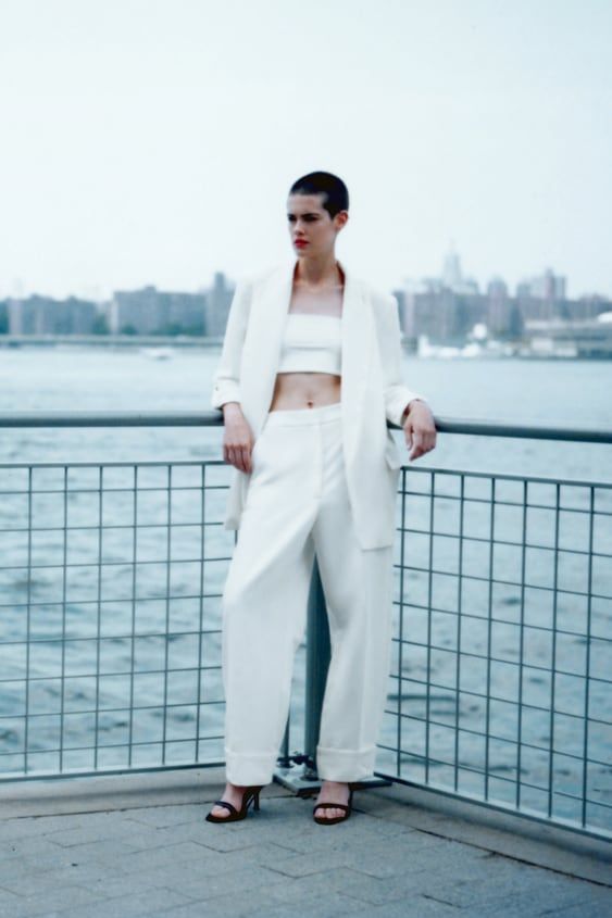 Jennifer Lopez arrasa con el traje blanco que mejor sienta a las