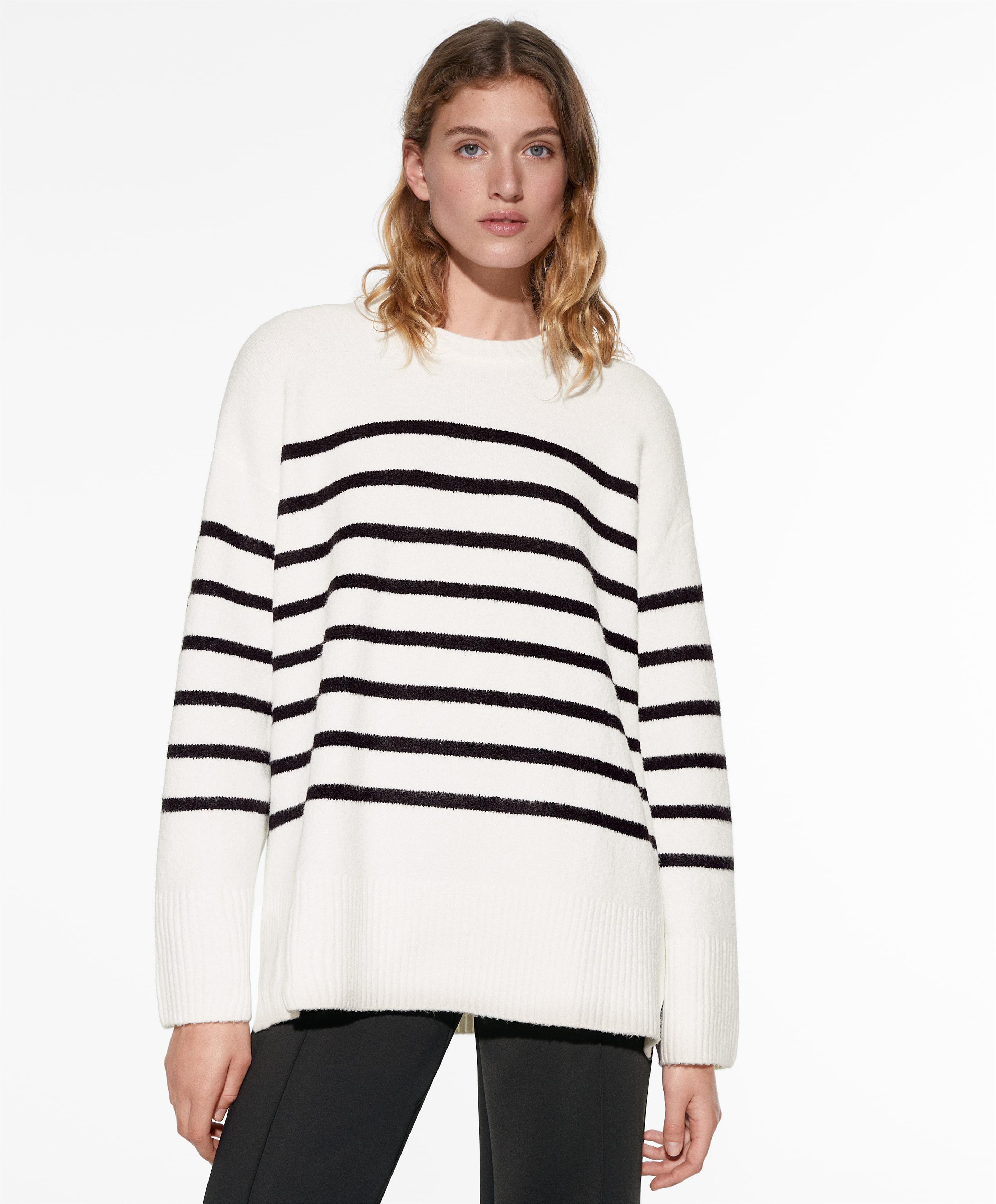 Rebajas en Oysho: Abrigos, plumas, vestidos, jerseys, y zapatillas