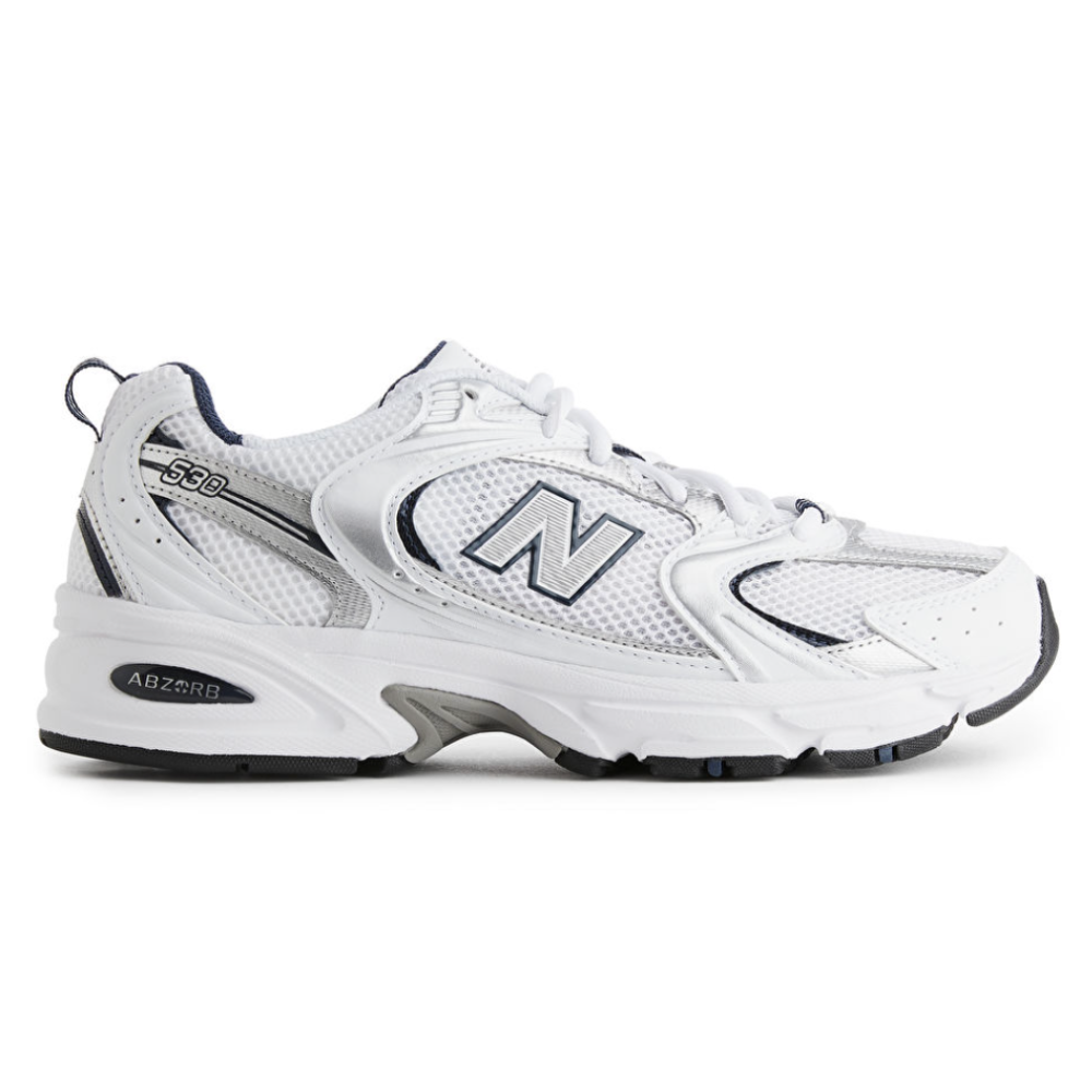 Brede voeten? Dit zijn de mooiste schoenen met brede neus