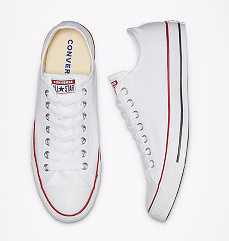 Ana Milán y su el rompedor 'look' con chaqueta motera y zapatillas