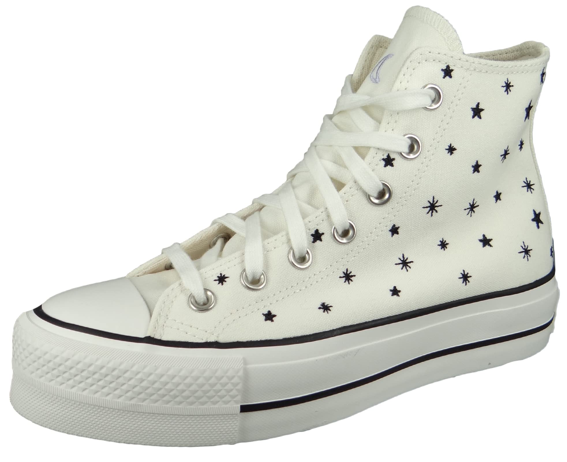 Sara Carbonero estrena las zapatillas Converse con plataforma más