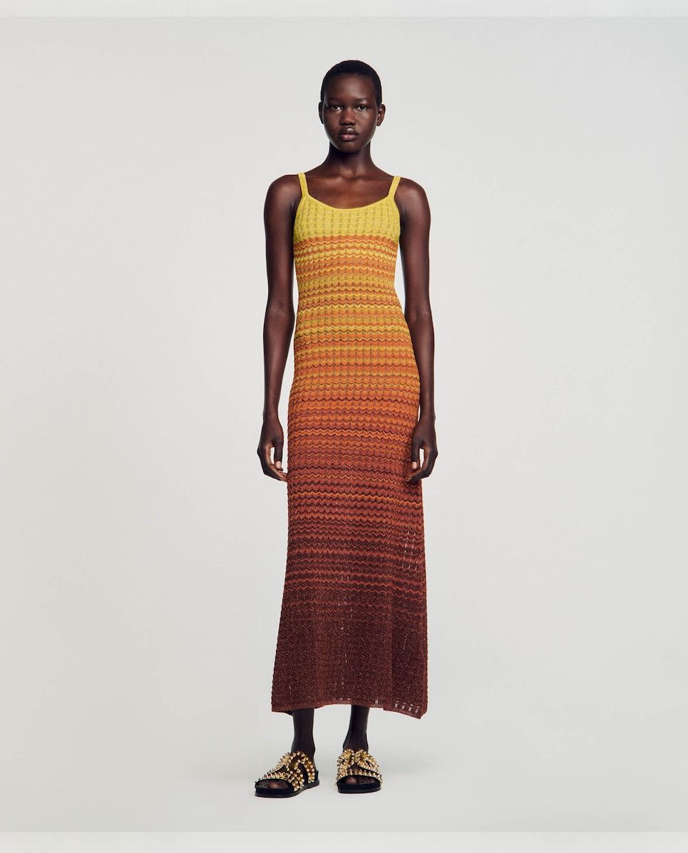 sandalias planas para combinar el vestido de punto que ha