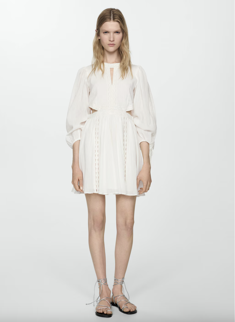 Los 10 vestidos blancos más favorecedores de Zara, Mango y