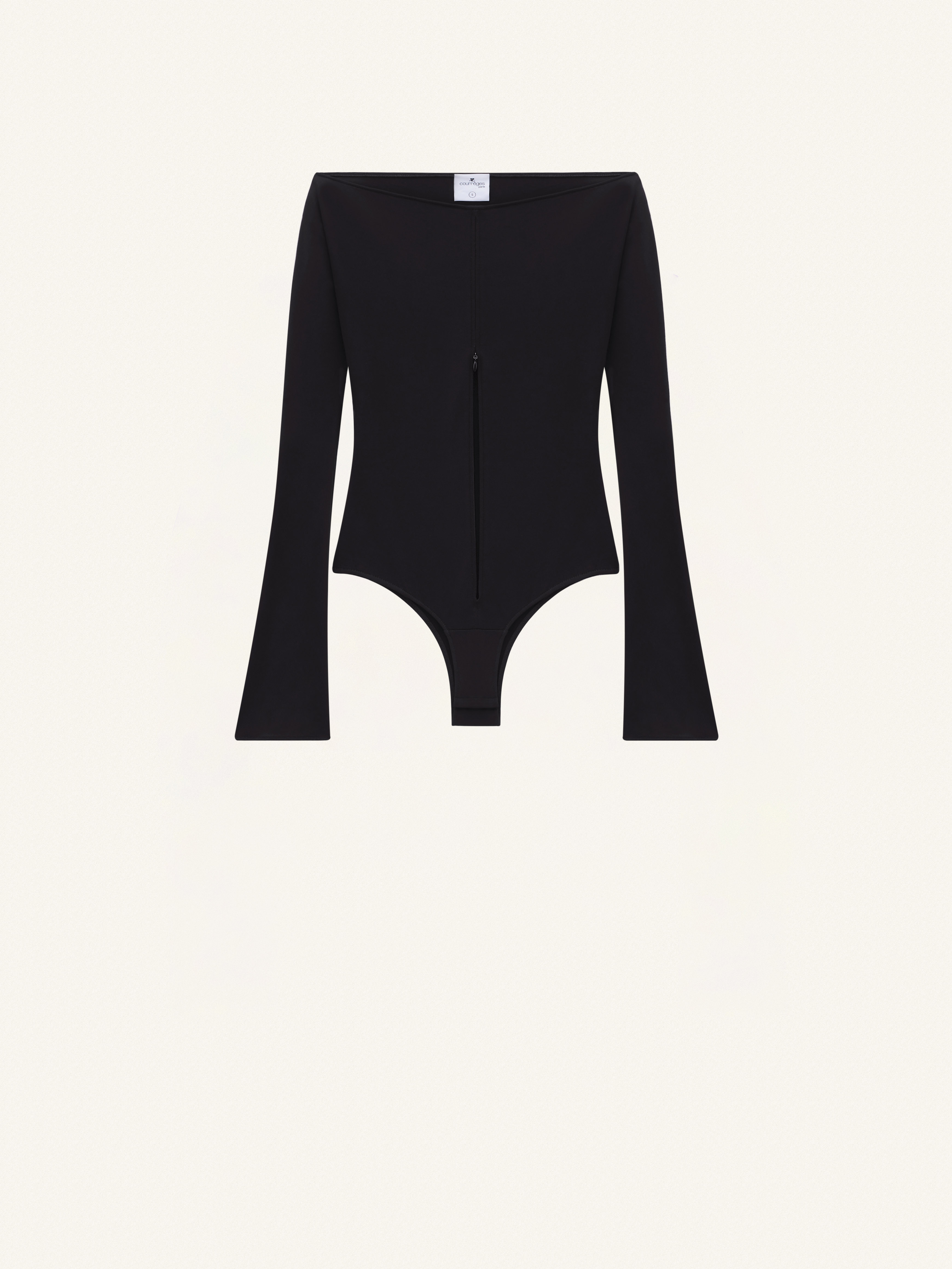 Il completo cut out nero di Elodie per la moda Primavera 2024