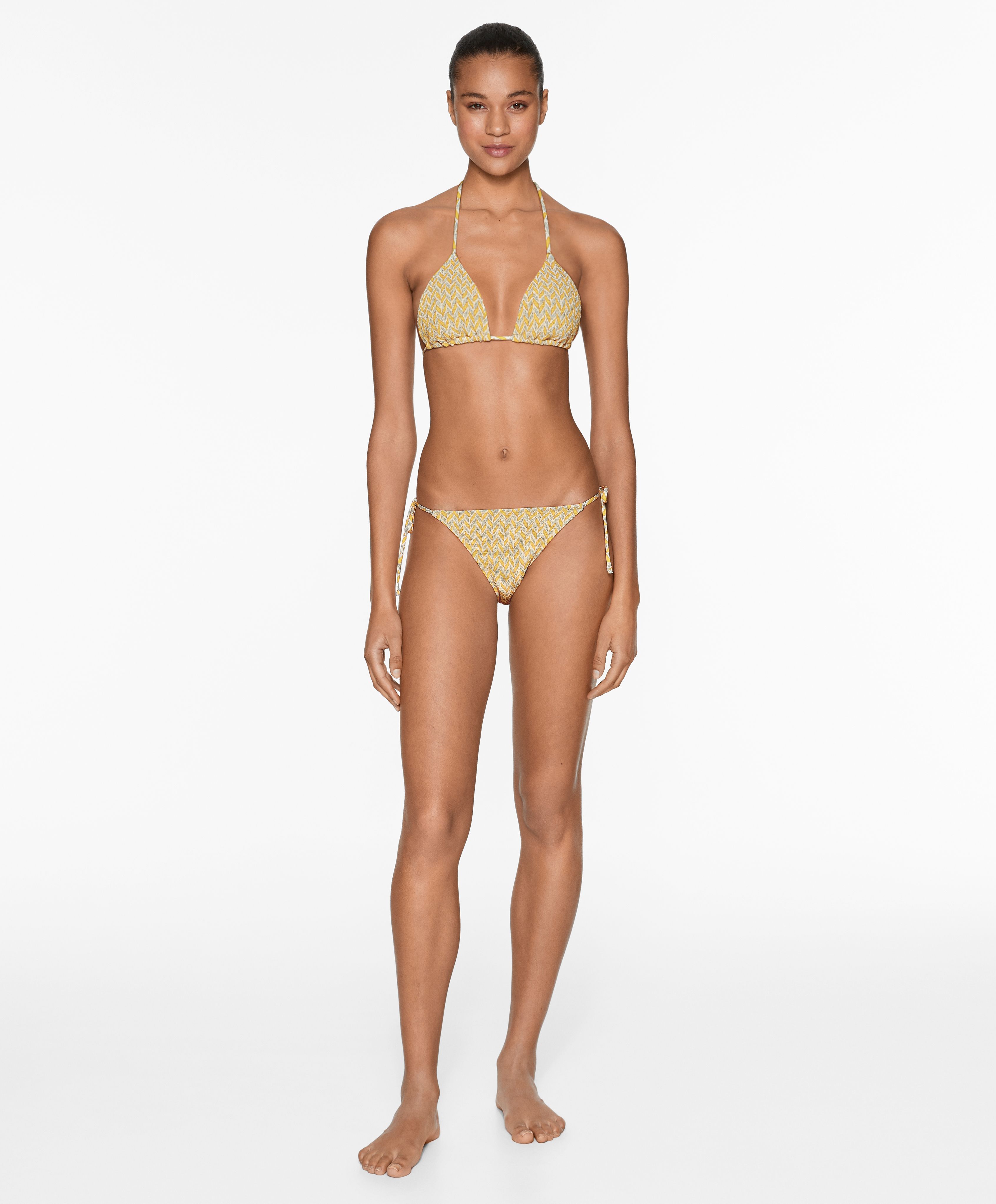 Oysho arrasa con el bañador faja que Carolina de Mónaco