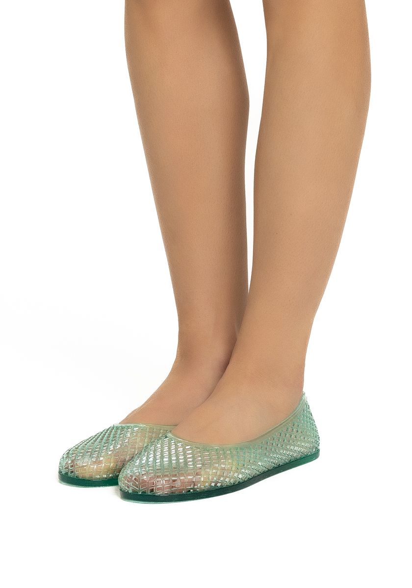 10 Best Jelly Sandals to Embrace the '90s Trend in 2025