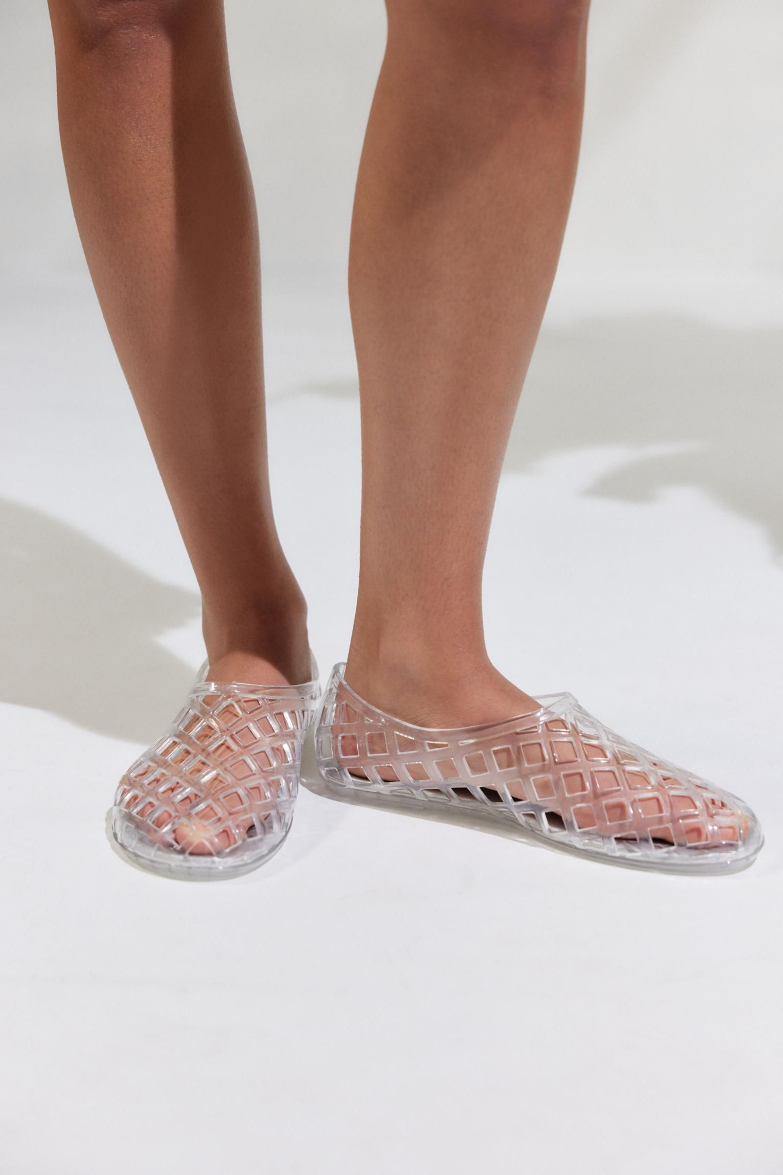 15 Best Jelly Shoes for Women for Summer 2024