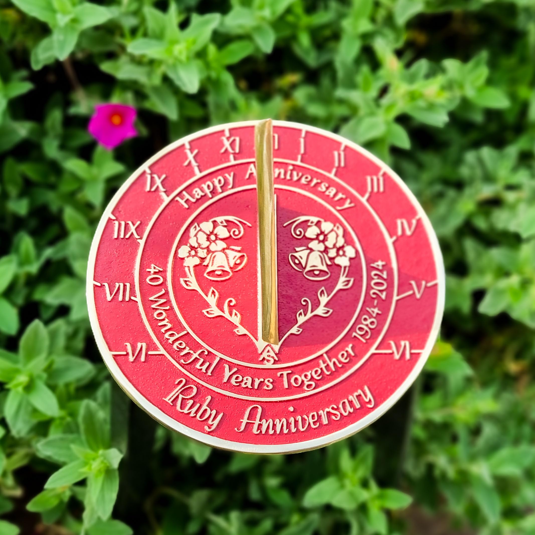 Wedding Anniversary Gifts by Year: Traditional and Modern Themes