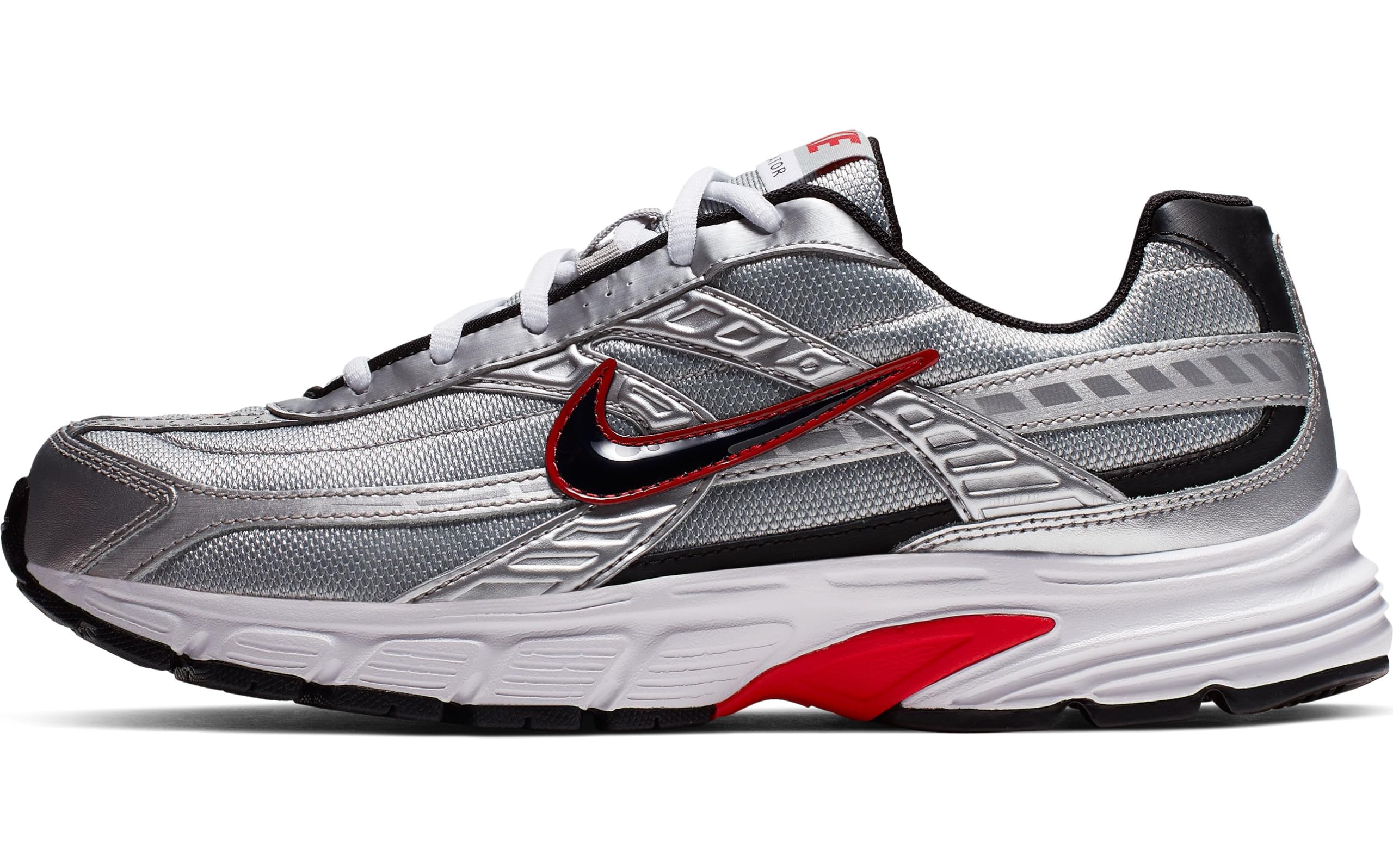 Nike ha rebajado a menos de 40 euros estas zapatillas de running que los  hombres de más de 50 años compran por ligeras y flexibles pero que los más  jóvenes combinan con