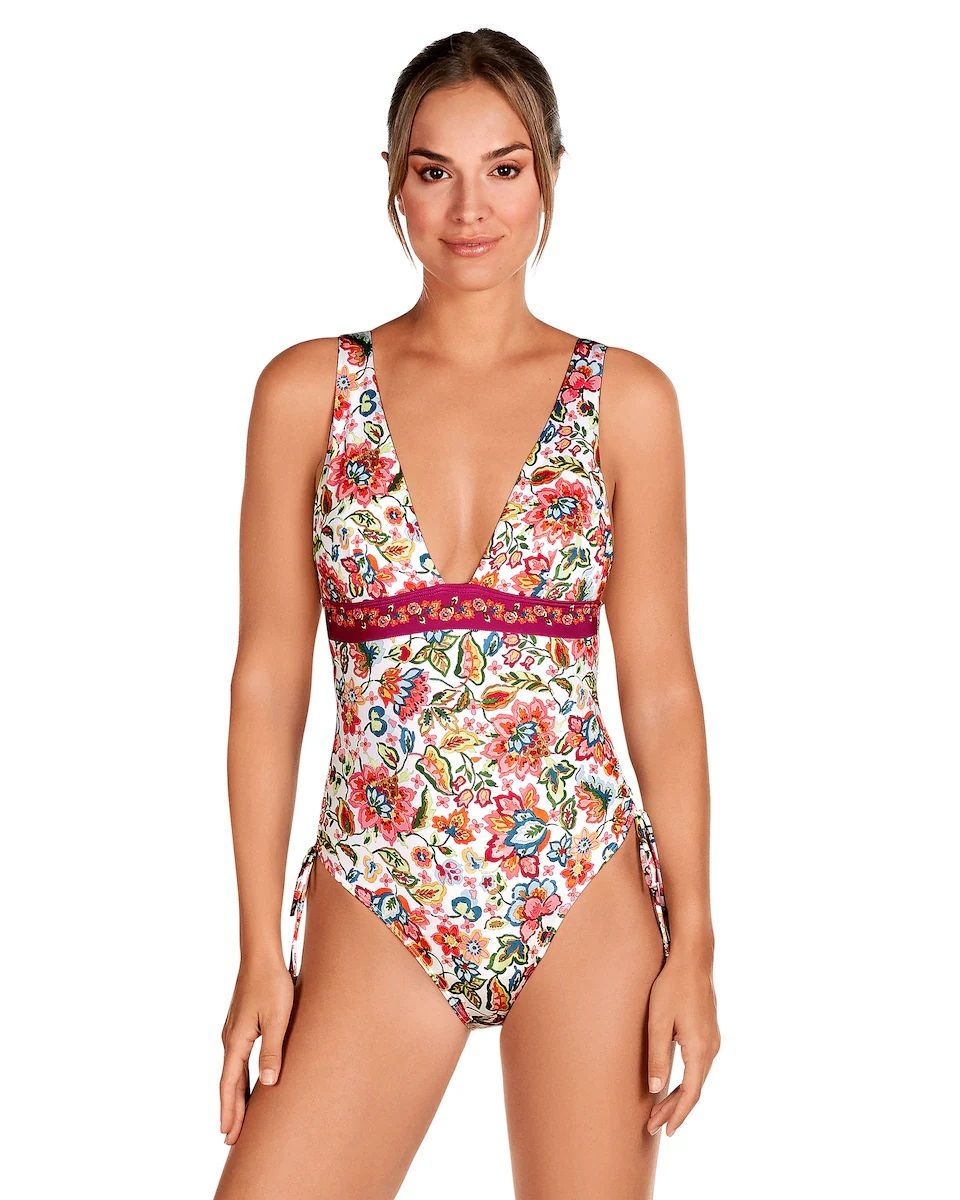 El Corte Inglés rebaja el bañador blanco de Carolina de Mónaco