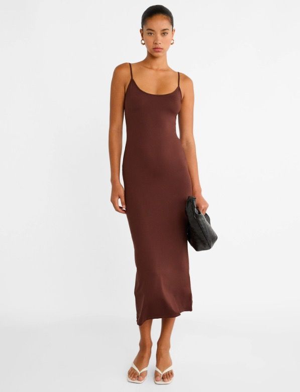 Cinco vestidos marrones de Zara, Stradivarius o Bershka tan
