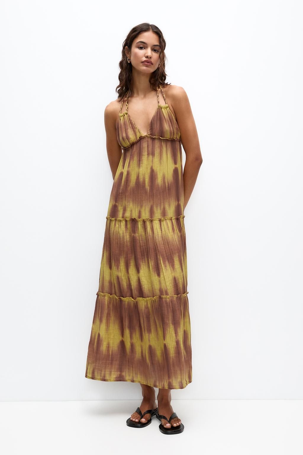 10 monos y vestidos fluidos de Zara, Stradivarius y Pull Bear