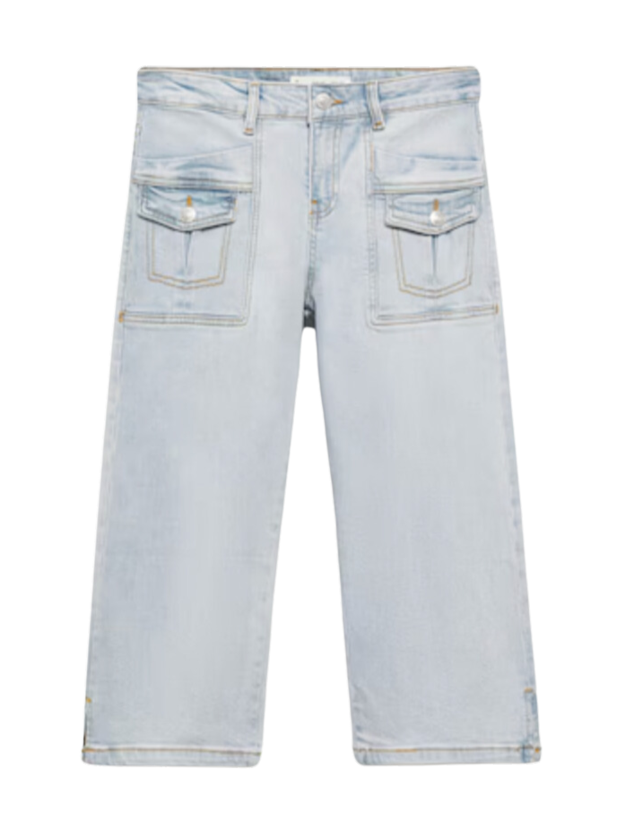 Kendall Jenner Stivali Alti Con Pantaloni Moda Estate 2024: I