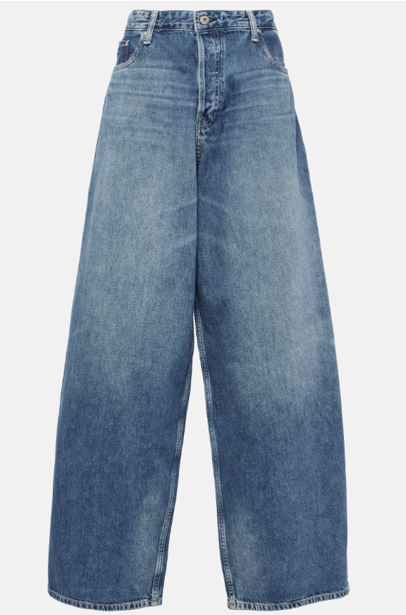 Jeans moda Autunno 2024, baggy come quelli di Jennifer Lopez