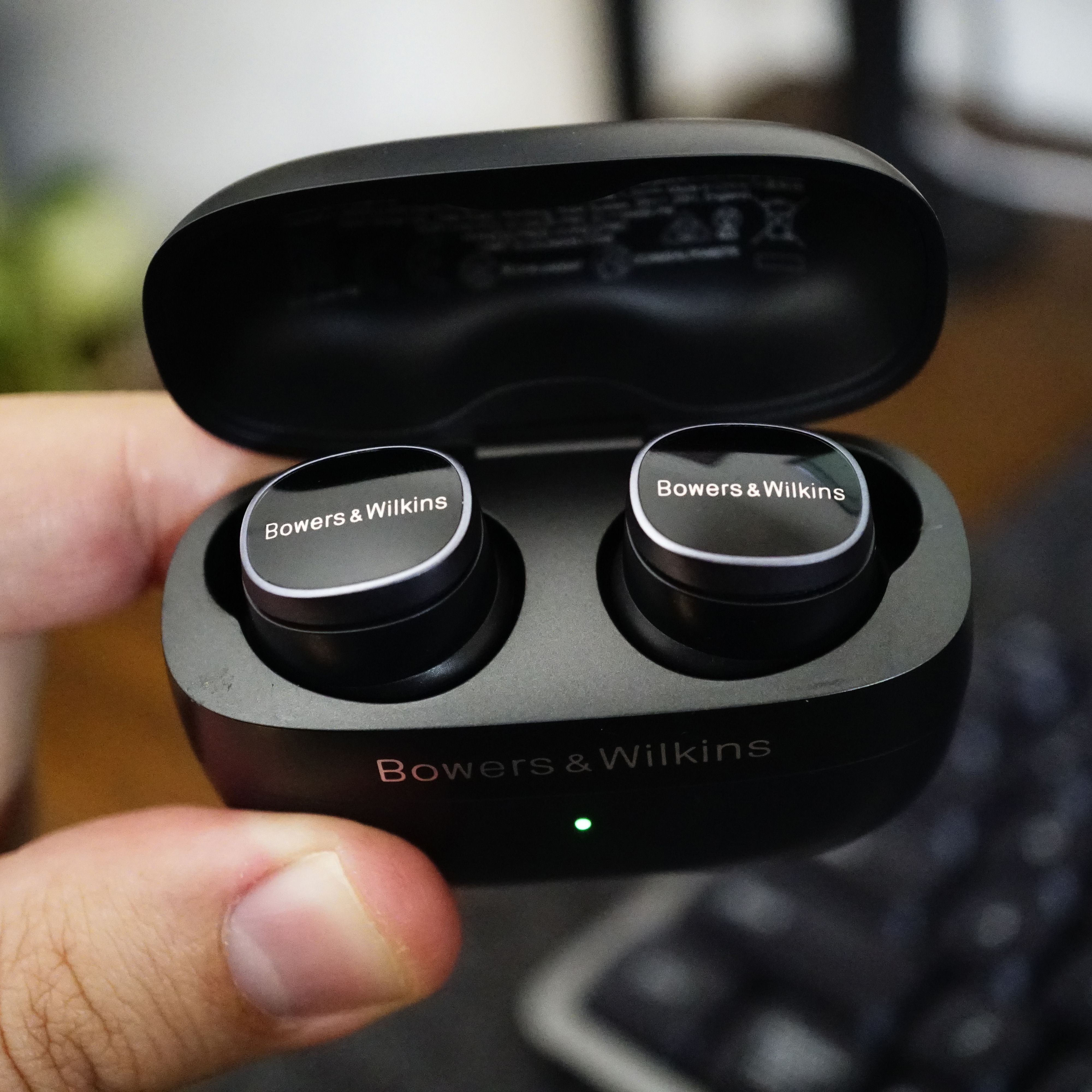 1724926068-bowers-wilkins-pi8-