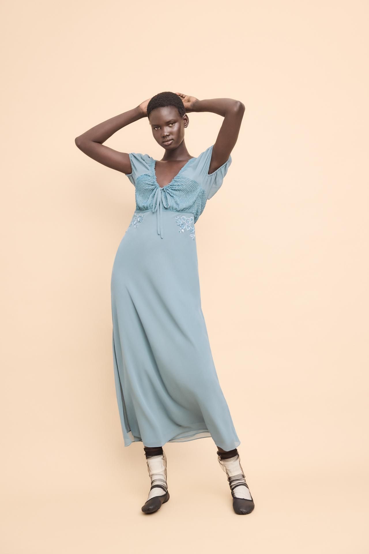 Vestido Corto Vestido Bordado Limones Zara Vestidos De Terciopelo