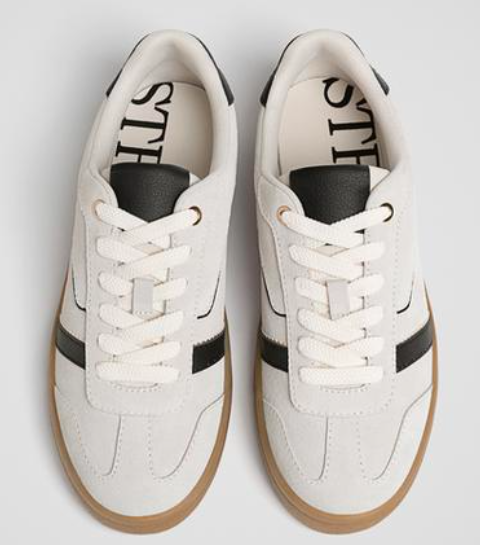 Stradivarius lanza unas zapatillas de piel por 29 euros que son