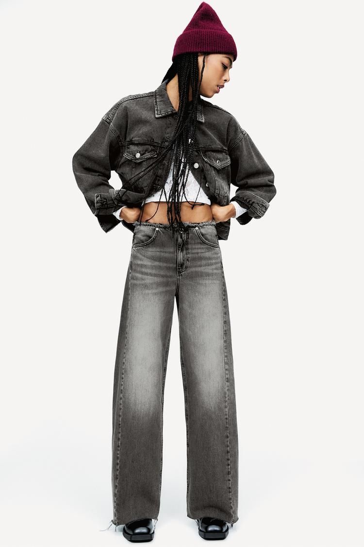 pantalones vaqueros anchos de Zara o Pull&Bear como el que ha