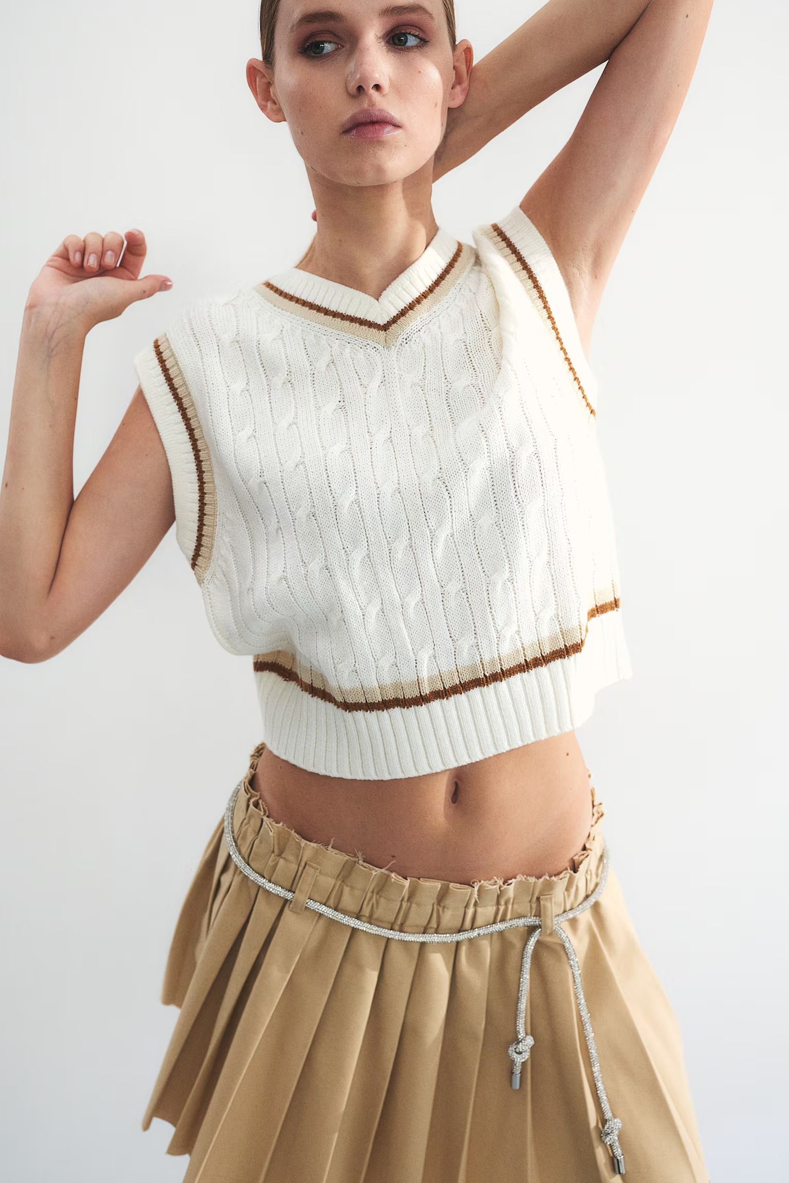 chalecos de punto de Zara, Pull&Bear o Massimo Dutti como el de