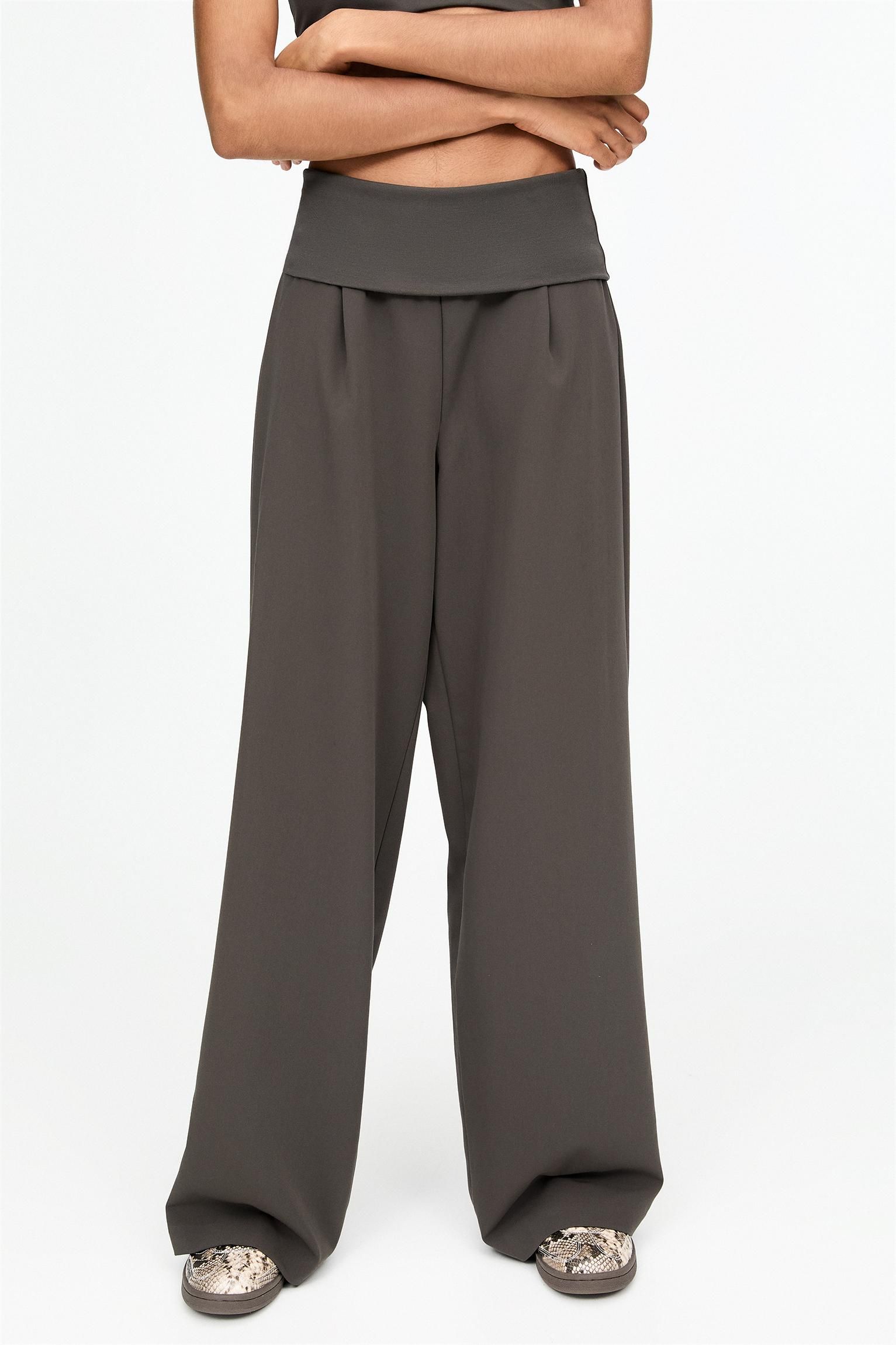 Localizado en Pull&Bear el conjunto de chaqueta y pantalón fluido