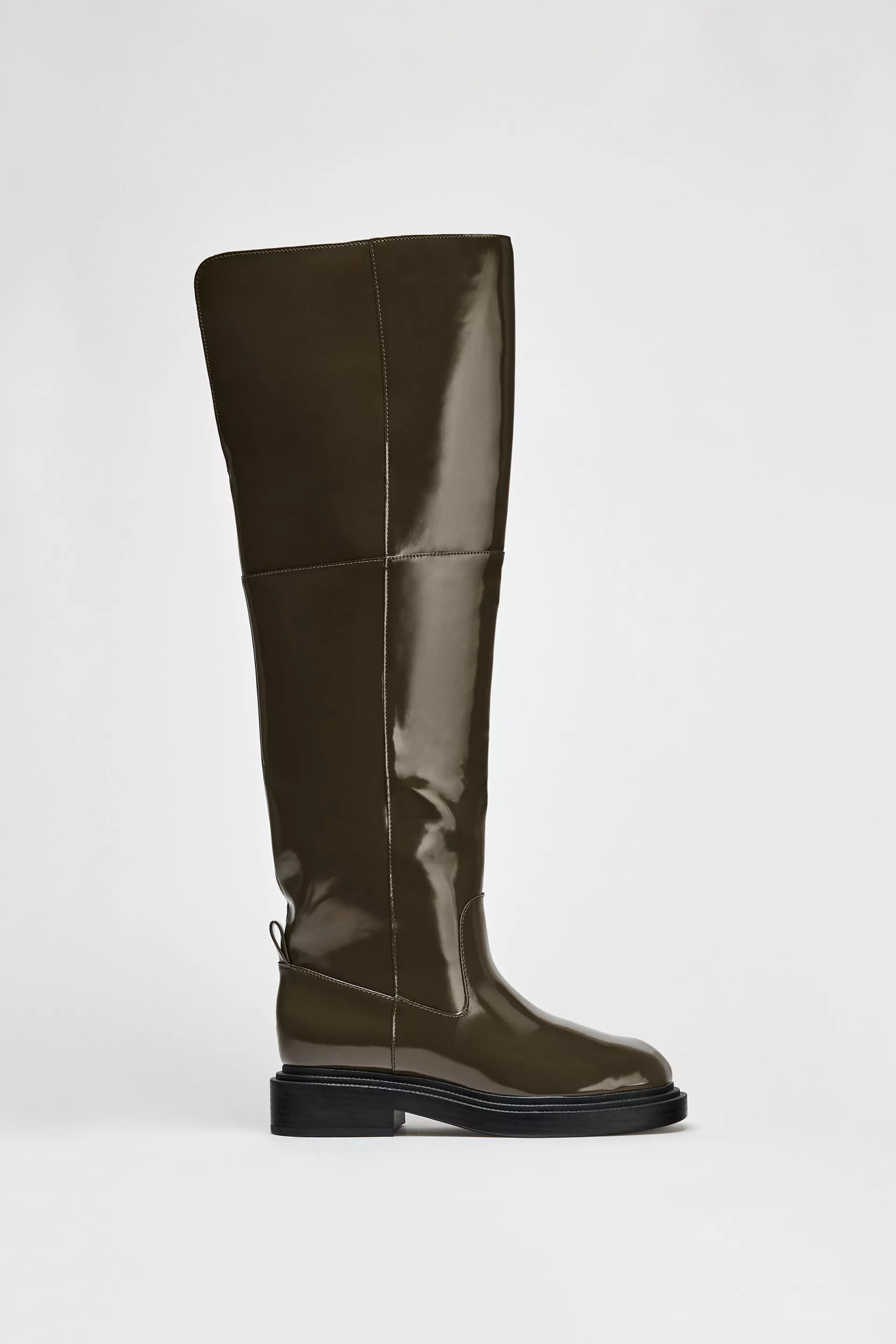 botas altas de Zara, Mango y Stradivarius para llevar con falda