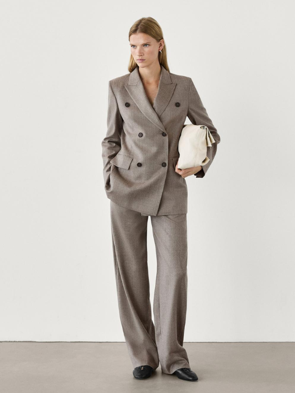 dames pakken in een stijl die Victoria Beckham zou goedkeuren