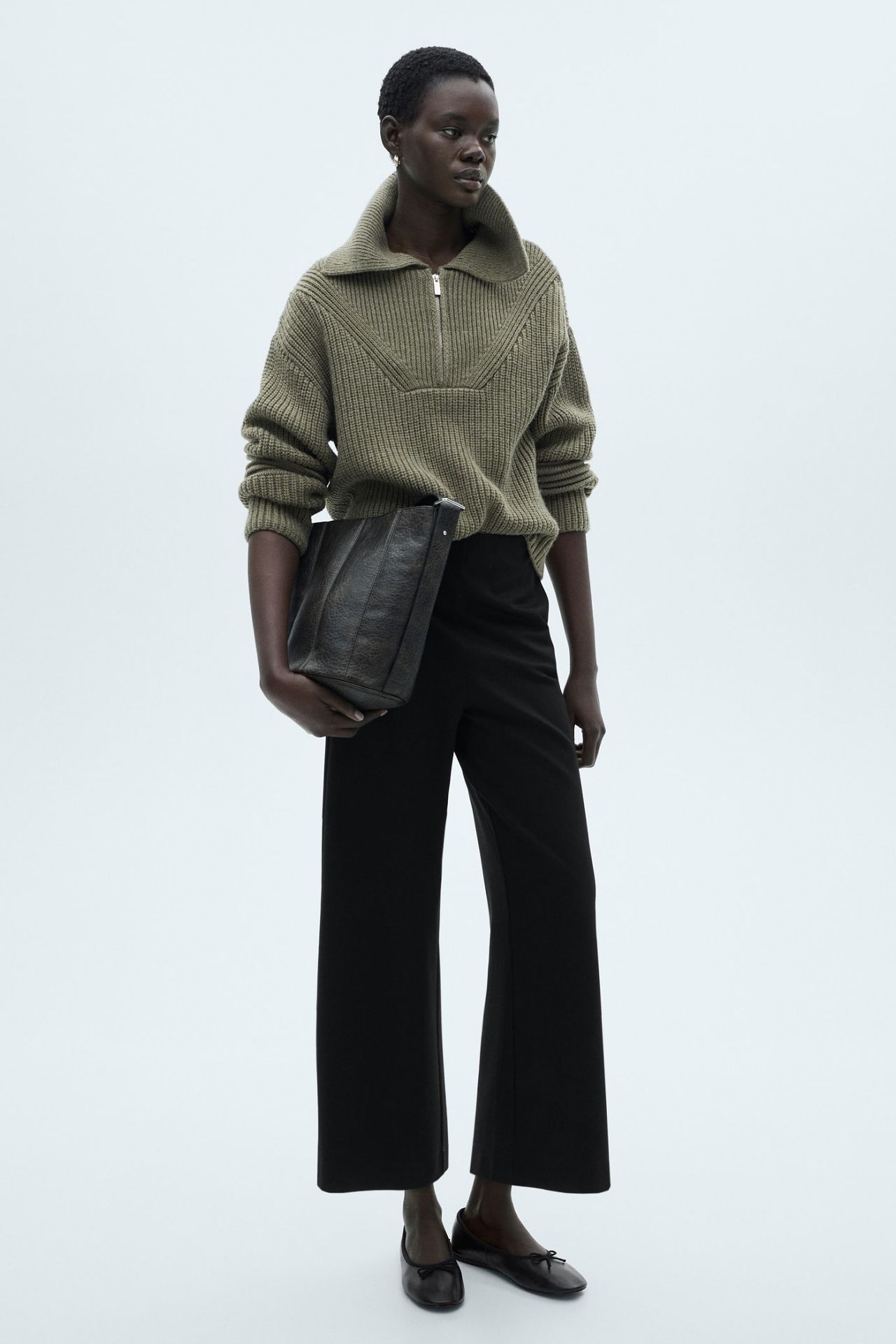 Cómo vestir pantalones anchos y que estilicen en 2024 en 20 looks